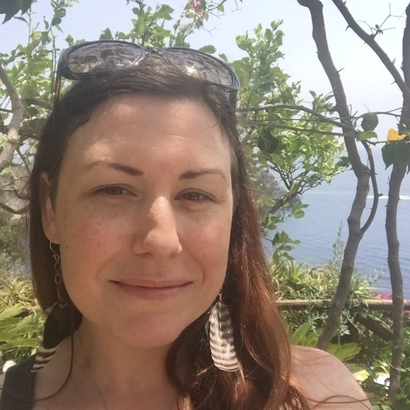 Meet your Posher, Jessica - Picture 2 of 2